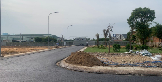 lô đất 80m2 ngay chợ đường nhựa 15M , sổ hồng chính chủ