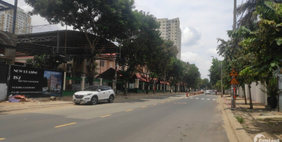 Bán  nhà mặt tiền Lã Xuân Oai, P. Long Trường, Quận 9, DT: 52x135m, 7000m2