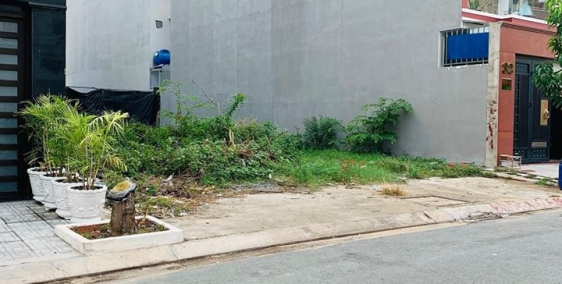 HOT, BÁN GẤP LÔ GẤP 124m2 TRÊN ĐƯỜNG TRẦN VĂN GIÀU, NGAY CẦU TÂN TẠO, SỔ HỒNG RI