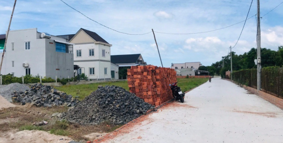 Bán 1 miếng đất duy nhất cách biển 1km MT 328 vào 50m, DT 222m2 TC 100m2 SHR