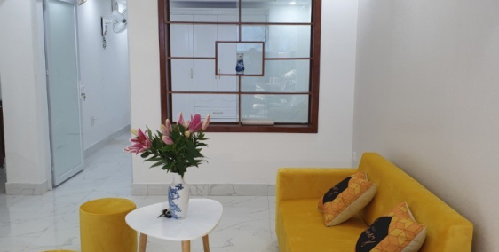 Bán Nhanh nhà CHTT tầng 1 Nguyên Hồng, Ba Đình, 50m2, 2.1 tỷ