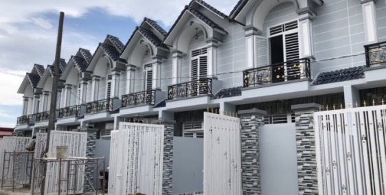 Bán nhà 1 trệt 1 lầu giá rẻ liền kề chợ Bình Chánh