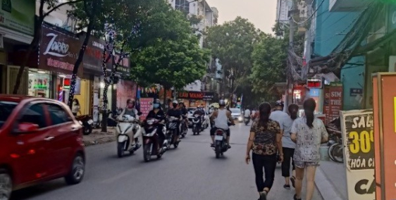 NHÀ HOÀNG CẦU 7 TẦNG THANG MÁY - GARA ÔTÔ - KINH DOANH KHỦNG