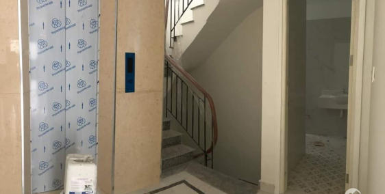 Bán tòa nhà hỗn hợp 8 tầng siêu cao phố Trần Quang Diệu.