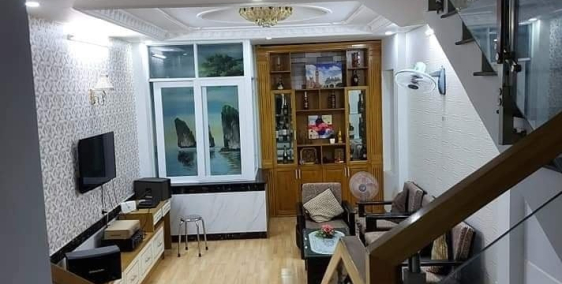 Bán gấp nhà Quận 10, 3.2 tỷ, 3 tầng, những 34,2m2, rất hiếm.