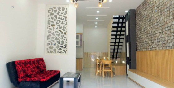 Chính chủ nhà 56m2 cách chợ Nhật Tảo 700 mét.