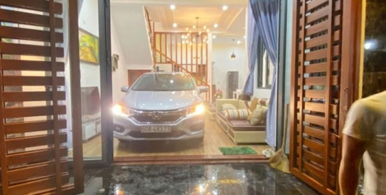 Bán nhà mặt tiền đường 20m Quận Bình Tân, xây dựng 3 tấm