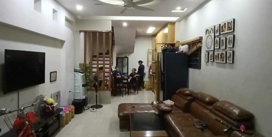 LÔ GÓC - 3 MẶT THOÁNG - NỞ HẬU - CẠNH ROYAL CITY