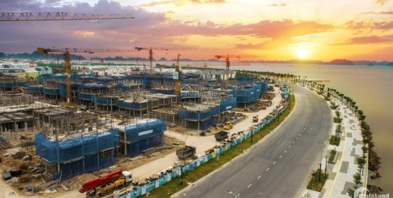 Biệt thự Sungroup tại Hạ Long 13 tỷ, bàn giao thô, qua đường là tới bãi biển