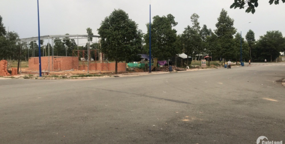 Bán đất thổ cư, xây dựng tự do, buôn bán kinh doanh ngay, mặt tiền chợ tấp nập.