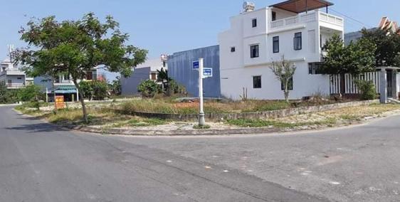 Cần bán gấp lô đất vị trí đắc địa, gần CHỢ BÀ HOM MỚI,  Bình Tân. 100m2.