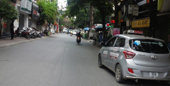 Toà nhà mặt phố Linh Lang, khu Hàn- Nhật, gần Deawoo, mặt tiền 8,5m.