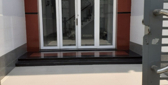 NHÀ PHỐ MỚI XÂY DỰNG 3 LẦU SÂN THƯỢNG HẺM XE HƠI CHO THUÊ 9TR/THÁNG