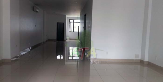 Văn phòng trống suốt 160 m2 = 25 tr /   tháng ngay sân bay Tân Sơn Nhất