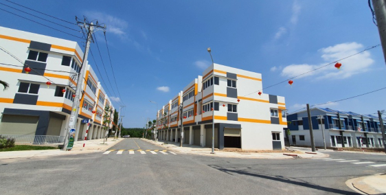 Nhà phố kinh doanh đối diện ĐH Việt Đức, Bến Cát, Tp Bình Dương.