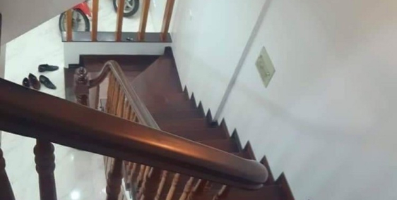 Bán nhà Hoàng Ngân, nhà phân lô ô, có gara, ngõ ô tô tránh chỉ xách đồ về ở