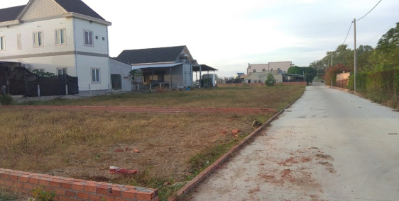 Đất nền cách biển 1,5km. Villa biệt thự hiện hữu đường TL328, DT 221m2, TC 100m2