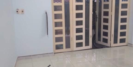 Cần bán nhà đang kinh doanh kí túc xá sinh viên.