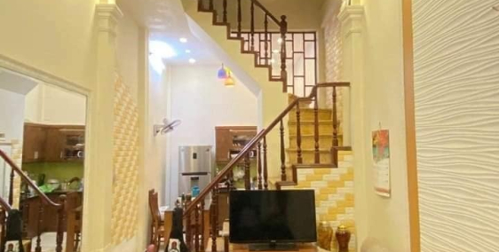 Chính chủ bán nhà phố Đê La Thành- Không dính quy hoạch. 4 Tầng x 35m2.Giá 3,65T