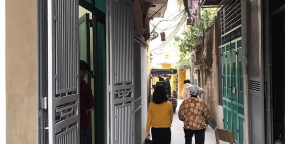 Cần bán gấp nhà 4 tầng 45m, ngõ thông, kd. 3,9 tỷ. Ngõ 426 đường Láng, Đống Đa