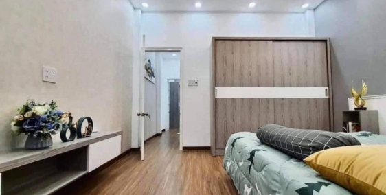 Nhà đường Lý Chính Thắng, Quận 3, 4 tầng 3PN, HXH, Giá 5 tỷ