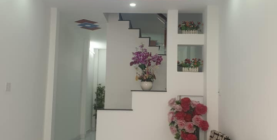 Bán nhà Lê Văn Sỹ, Hẻm xe hơi, 42m2, 3PN, Nhà đẹp lung linh, đầy đủ nội thất.