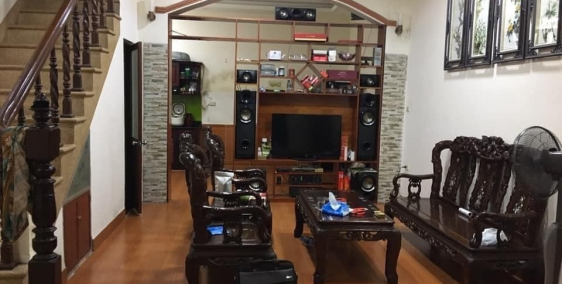 Bán gấp nhà Cổ Nhuế, Bắc Từ Liêm 40m2x5 tầng, mặt tiền 4m, ngõ ôtô, 3.85 tỷ.