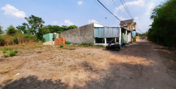 HOT, 645 m2 đất xây trọ ngay TTHC Bến Cát giá chỉ 5tr/m2, Full thổ cư. Liên hệ