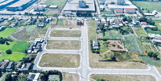 Bán Gấp Lô Đất 7X16m2, Gía 750tr cóSHR Mặt Tiền Đường Nguyễn Trung Trực, Long Ca