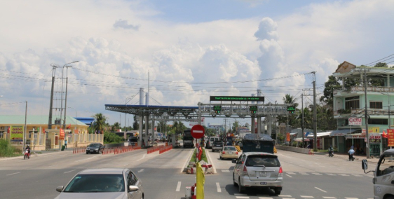 Bán nhà cấp 4 + đất nằm QL A1, đoạn từ ngã 3 61C đến trạm thu phí số 10, cách tr