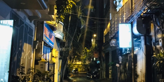 Bán nhà Đống Đa - Nguyên Hồng kinh doanh 5 tầng, mt 4 m, giá 12.5 tỷ.