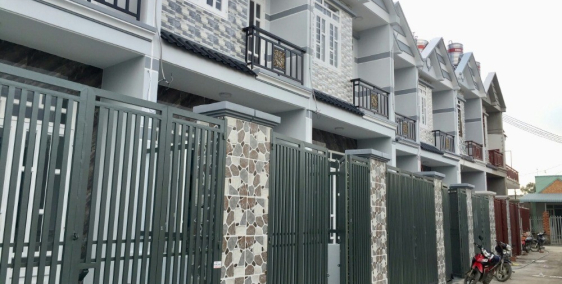 Nhà bán gần KCN Xuyên Á 1 trệt, 1 lầu, 2pn giá 600tr