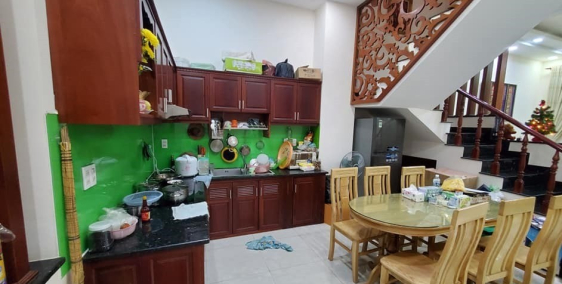 Bán nhà Quận 3, Cách Mạng Tháng Tám, 44.5m2 chỉ 5 tỷ 1, 3 tầng đẹp.