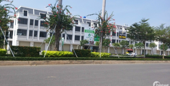 Chính chủ bán nhà 3 lầu mặt tiền đường trung tâm chợ Lạc Tấn, Tân Trụ