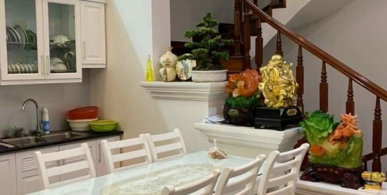 Bán nhà mặt phố Bà Triệu, Hải Dương 4 tầng, 80m2, mặt tiền 5m, 8 tỷ, vị trí đắc