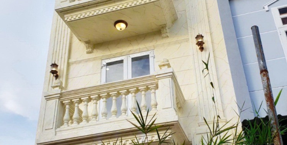 Căn Góc 2 Lầu Sân Thượng Hẻm Xe Hơi 1422 Huỳnh Tấn Phát, Quận 7