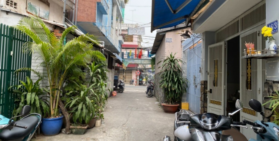 Nhà 2 lầu sát đường Âu Dương Lân, xe hơi đỗ cửa P3 Q8.