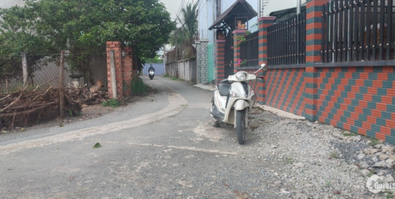 Cần bán lô  đất sổ riêng thổ cư sau NH Agribank Thạnh Phú, gần chợ.