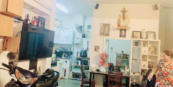 Bán nhà Sát Mặt Tiền Cách Mạng Tháng 8, Quận 3 kế Quận 1, 4 tầng.