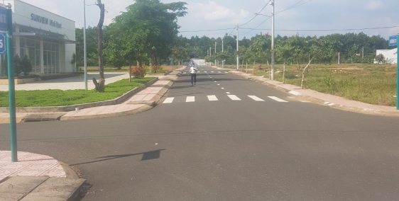 lô tái định cư ngộp cần bán gấp 150m2 thổ cư full giá chỉ 555tr. Ngay KCN