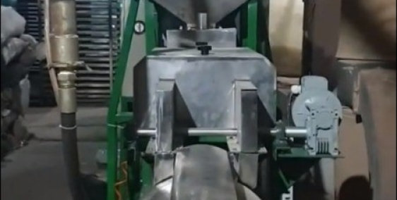 cho thuê đất trống, trong hẻm 5m ,ngay chân cầu vượt nga tư go mây đi vào .