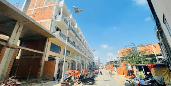 Bán căn nhà phố lô góc 2 mặt tiền 1 trệt 4 lầu quận 12