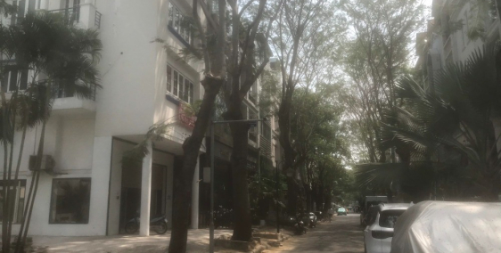 Chính chủ cần bán nhà mặt phố Hưng Gia 2 ( căn góc công viên cây xanh )