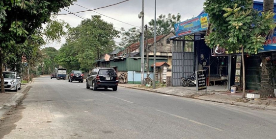 Bán Nhà Mặt Phố Dịch Vọng MT 11m. DT 195m Giá 40 tỷ.