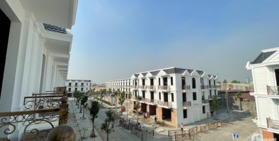 cơ hội sỡ hữu nhà phố mới xây tuyệt đẹp tại trung tâm dĩ an