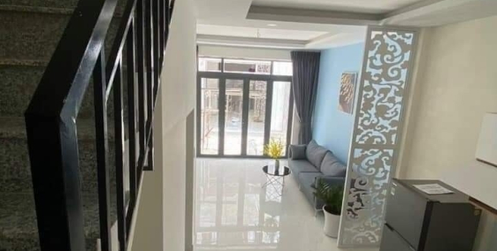 Nhà 1 trệt 2 lầu có sổ sẵn 5x16 giao nhà hoàn thiện nội thất