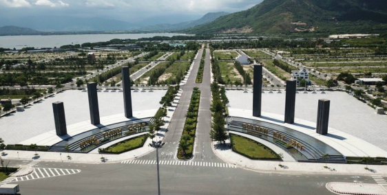 Cần ra gấp nền đẹp Golden Bay Cam Ranh