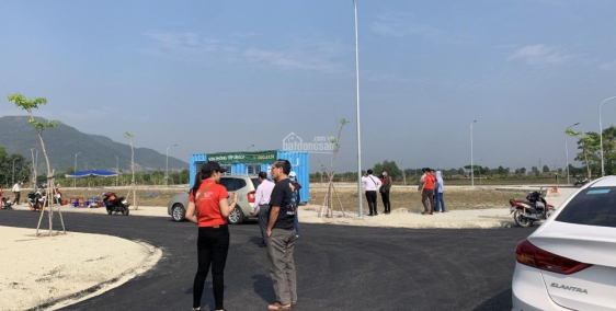 Cần bán nhanh nền kế góc,mt 20m,vỉa hè 5m,vuông vức,thổ cư 100m2,lh ngay,giá rẻ