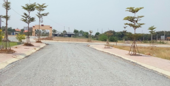 Bán 100m2 đất tại MT Nguyễn Trung Trực TT Cần Đước giá 700tr SHR  vị trí đẹp