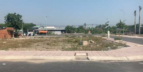 Đất MT đường Nguyễn Trung Trực, SHR, XD tự do. LH ngay đi xem đất.